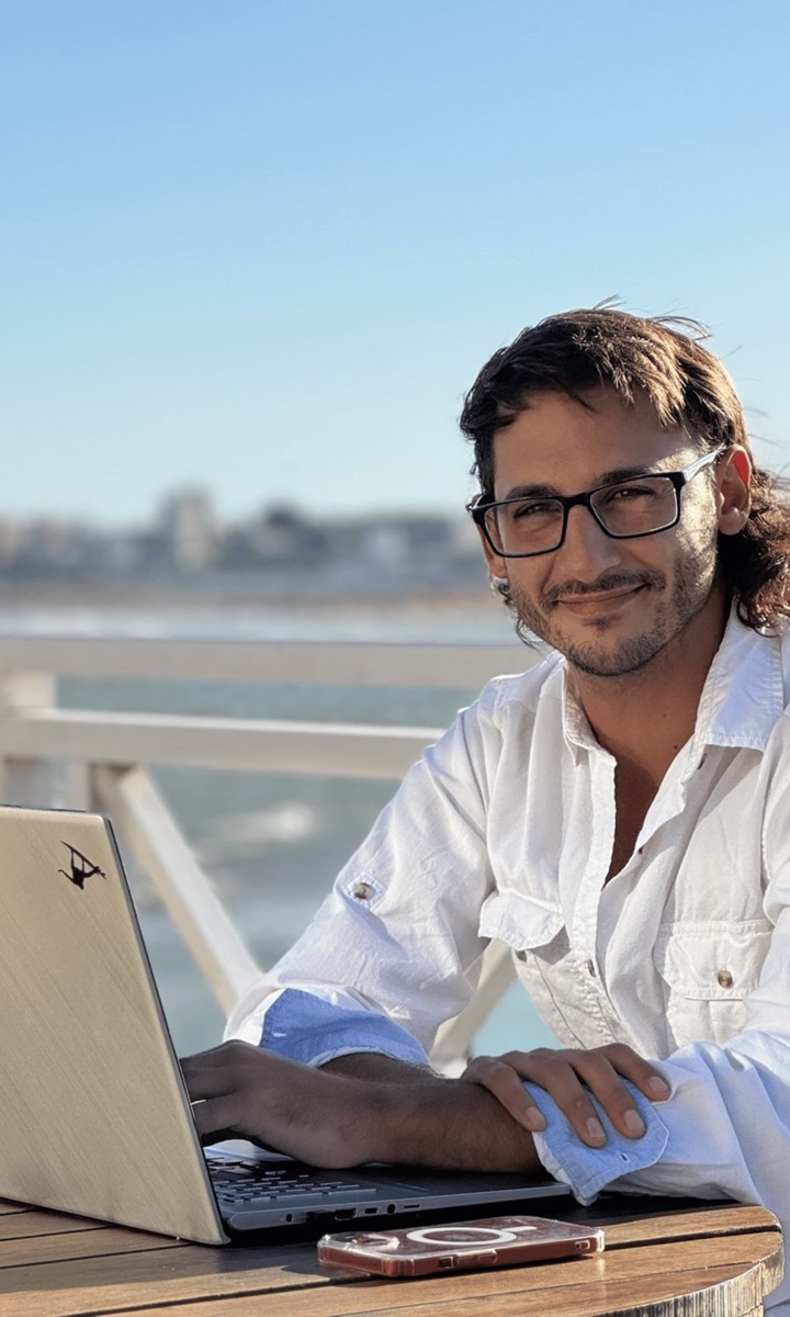Julián Suaya — Traductor profesional
